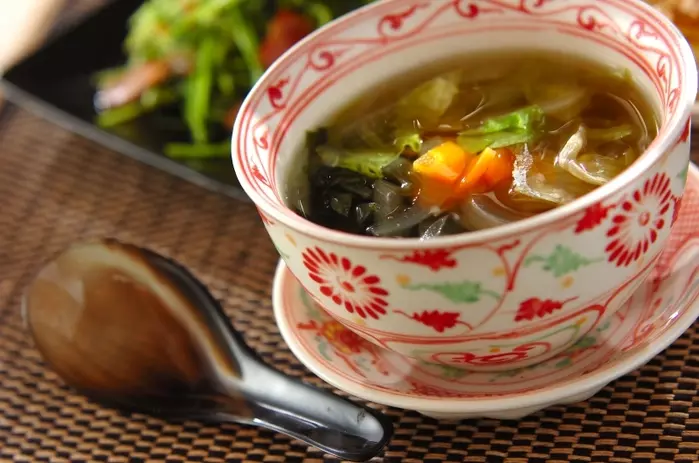 ちぎりレタスのスープ