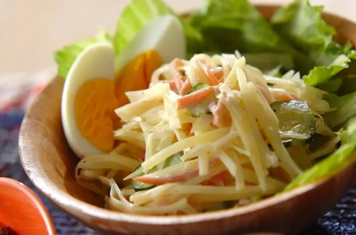 せん切りジャガイモのサラダ