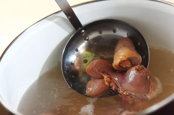鶏レバーの甘辛煮の下準備1