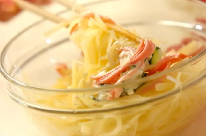 せん切りジャガイモのサラダの作り方2