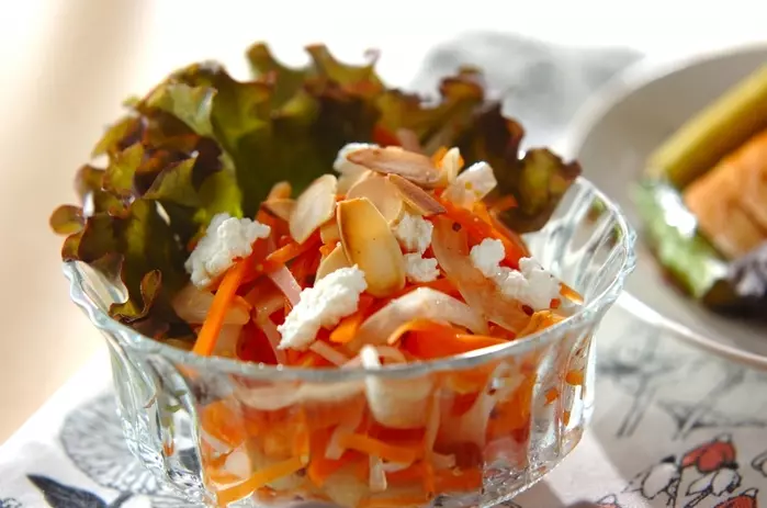 ニンジンとチーズのサラダ