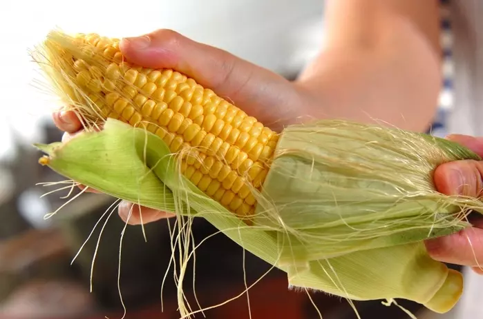 塩ゆでコーンの下準備1