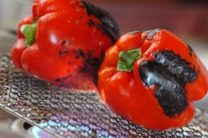 焼きパプリカのマリネの下準備1