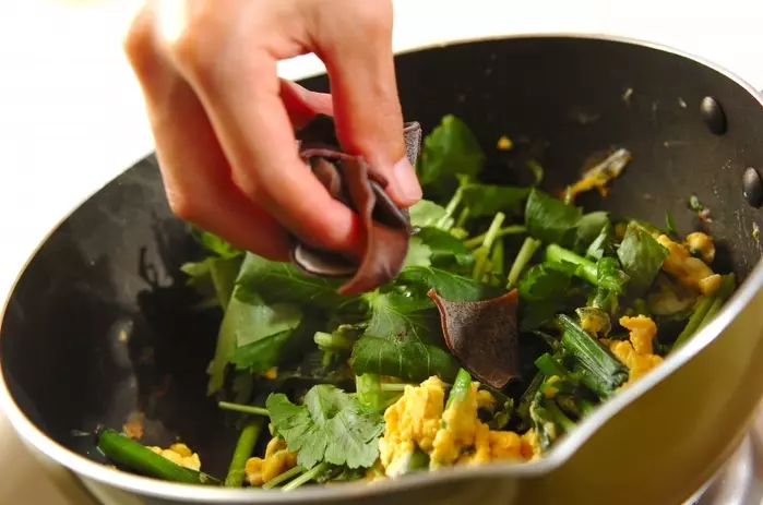 ニラとミツバの卵とじの作り方3