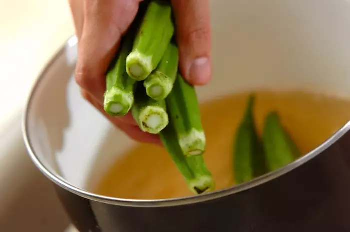 オクラと大和芋のみそ和えの作り方1