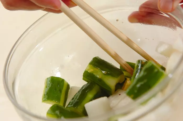 キュウリと大根のマリネの作り方1