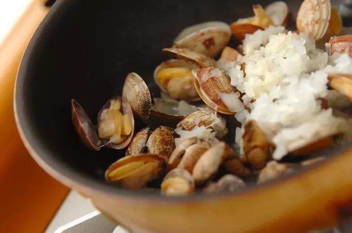 アサリのガーリック白ワイン蒸しの作り方2