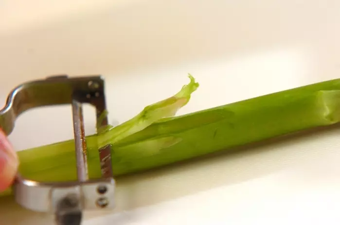 アスパラの豚肉巻きの下準備1