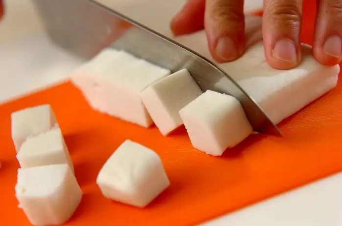 ふわふわハンペンのキムチスープの下準備1