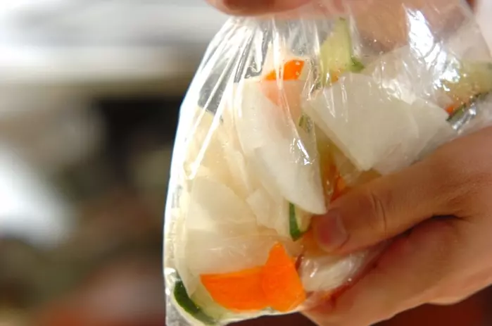 薄切り大根の甘酢漬けの作り方1