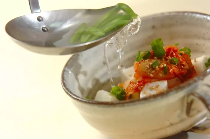 ふわふわハンペンのキムチスープの作り方3