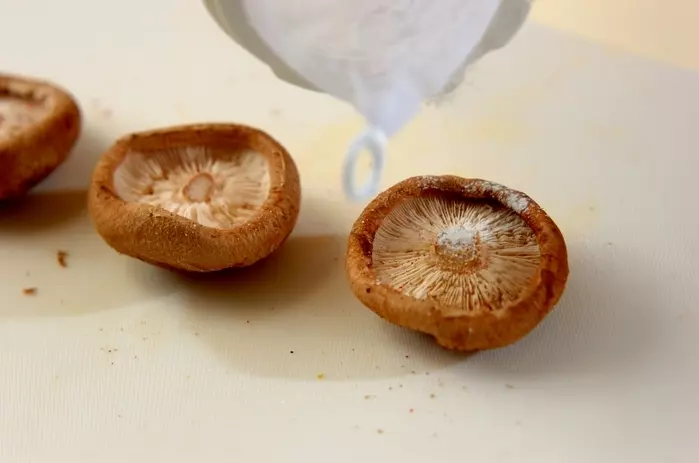 シイタケのレンジ蒸しの下準備1