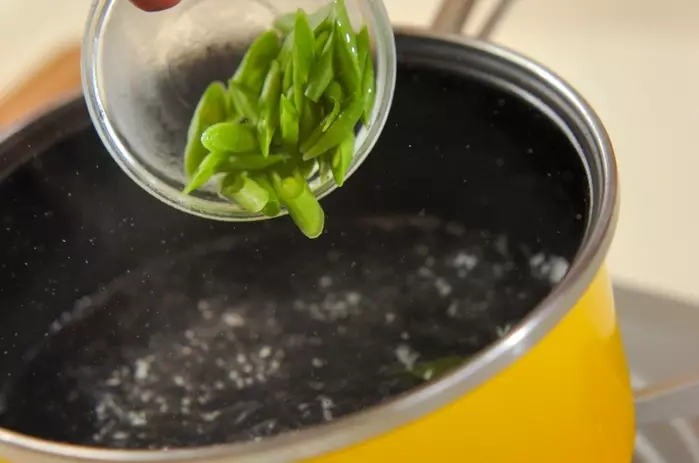 ふわふわハンペンのキムチスープの作り方1