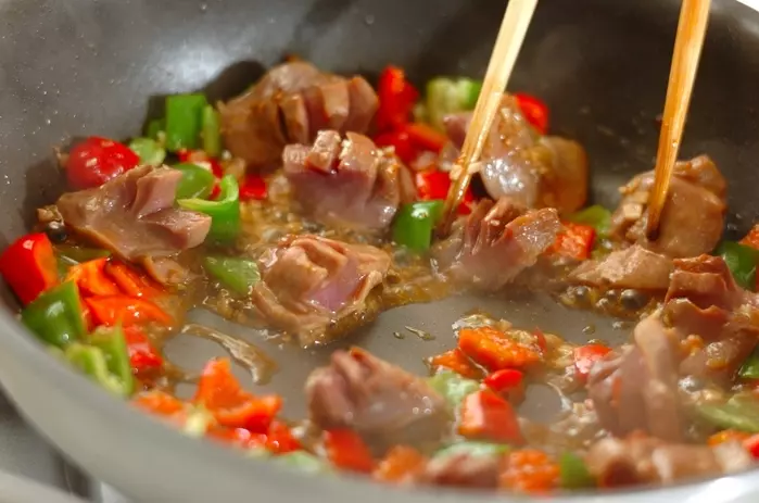 砂肝とピーマンの鶏油炒めの作り方4