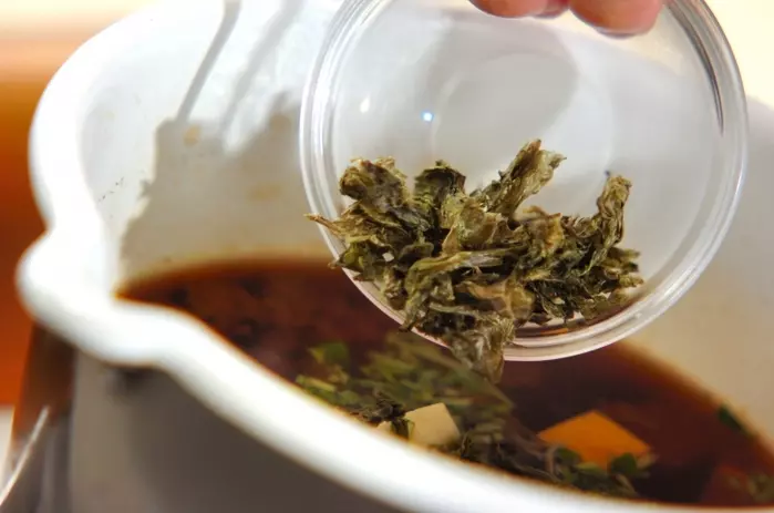 アオサの赤出しの作り方2