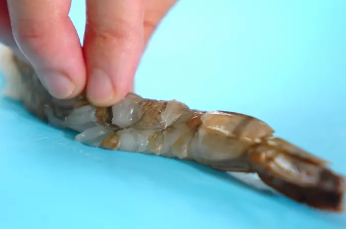 タルタルソース添えエビフライの下準備1