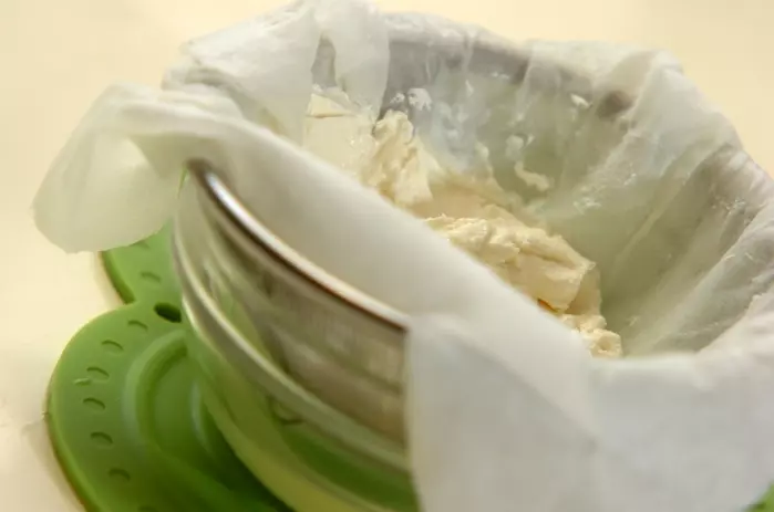 水きりヨーグルトきな粉がけの下準備1