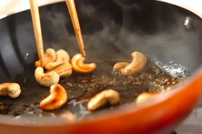 ガーリックナッツご飯の下準備1