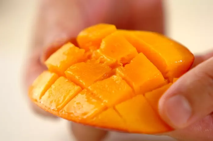 マンゴーの美味しい切り方 基本きれいな by杉本 亜希子さんの作り方1