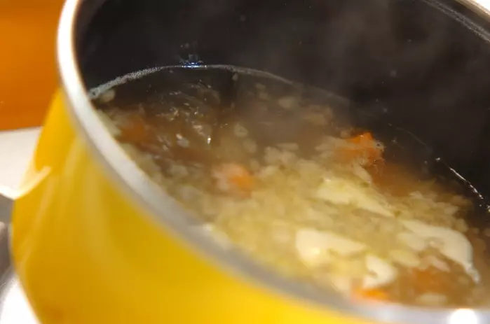 モロヘイヤとニンニクのスープの作り方2