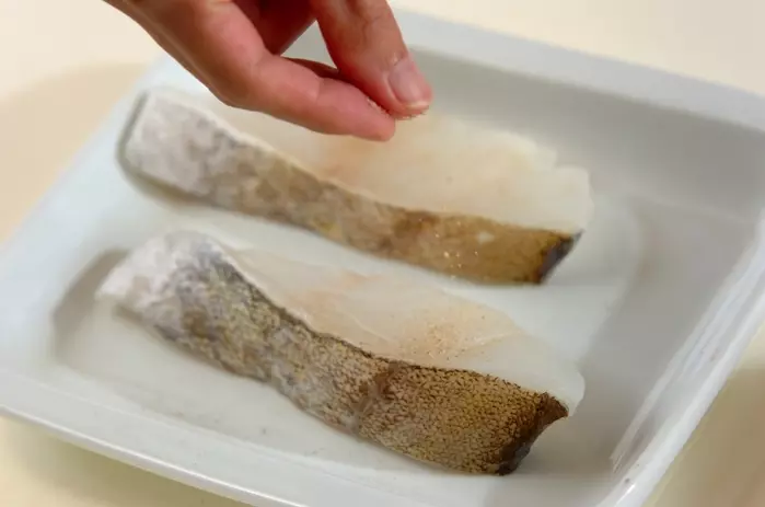 魚のホイルバター焼きの下準備1