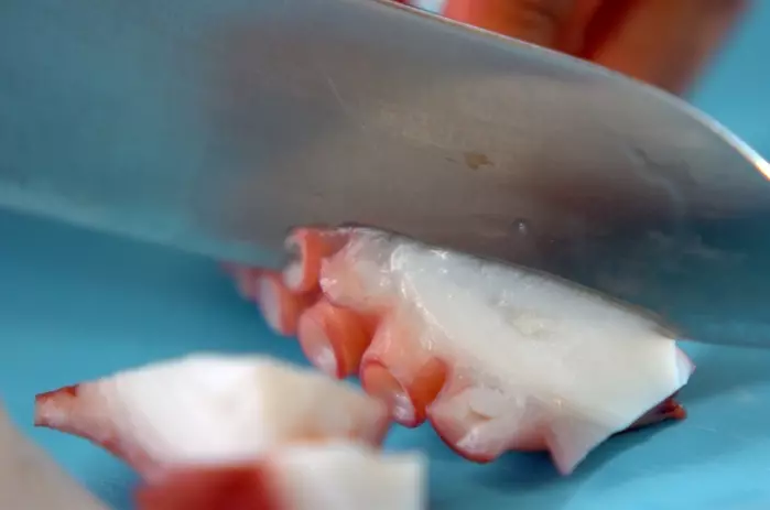 キュウリとタコの酢の物の下準備2