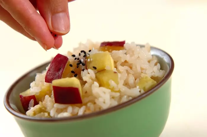 ほっくり甘い!サツマイモの炊き込みご飯の作り方2