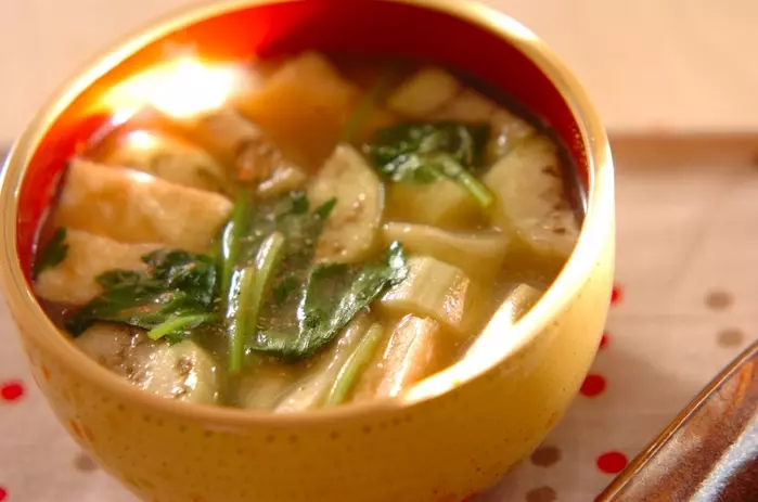 ナスと油揚げのみそ汁