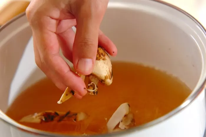 松茸とハモのお吸い物の作り方1