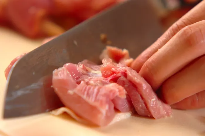 鶏肉の甘辛煮の下準備1