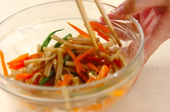 ゴボウのからしゴマサラダの作り方3