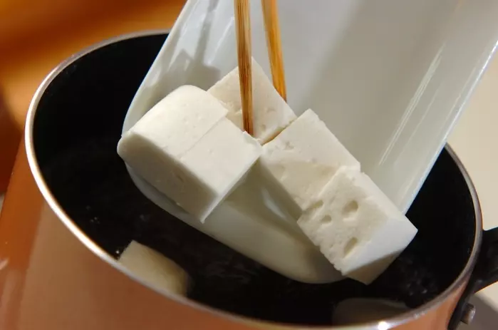 ハンペンと春菊のお吸い物の作り方1