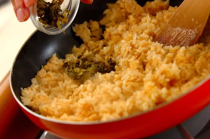 高菜と明太子のチャーハンの作り方2