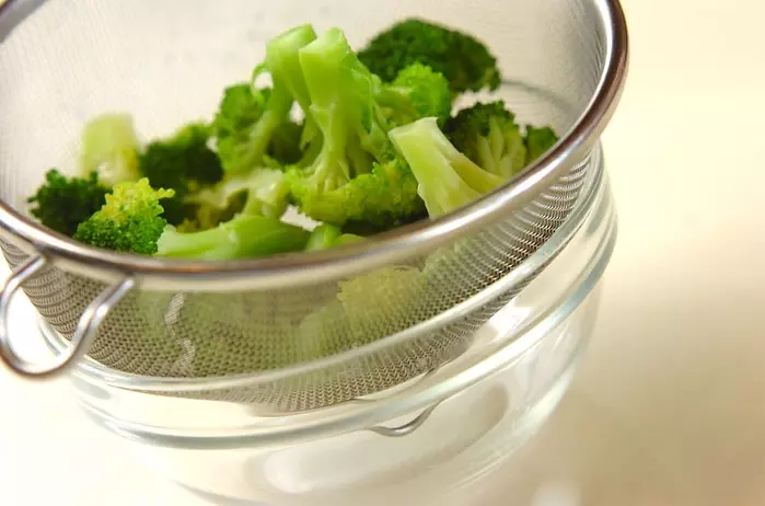 ブロッコリーのおひたしの下準備1