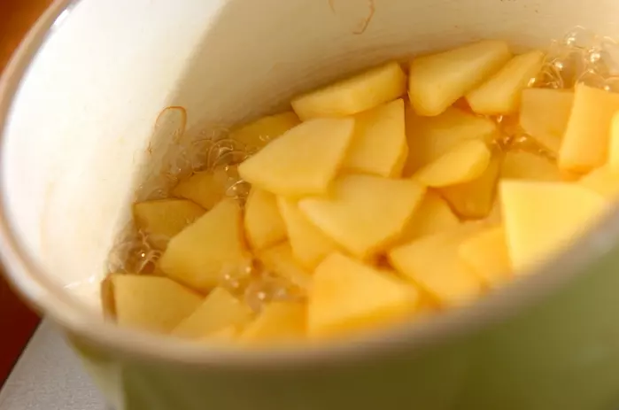バニラアイス　リンゴの甘煮添えの作り方3