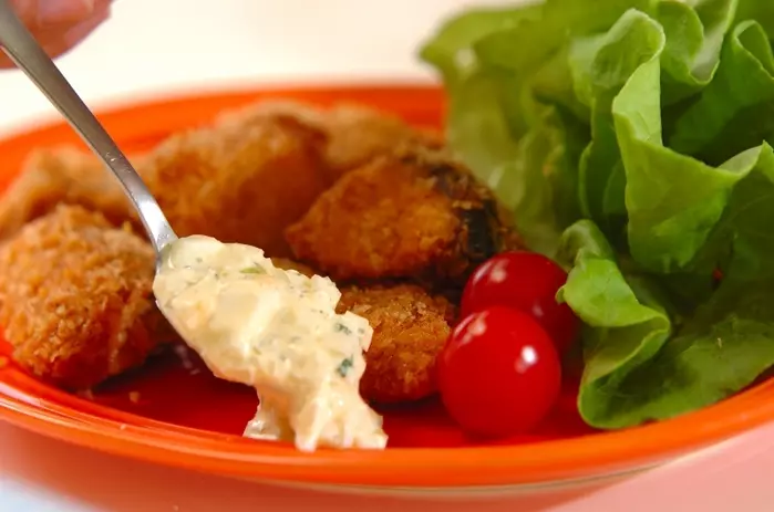 タルタルソースでいただく!サクサクひとくち鮭フライの作り方2