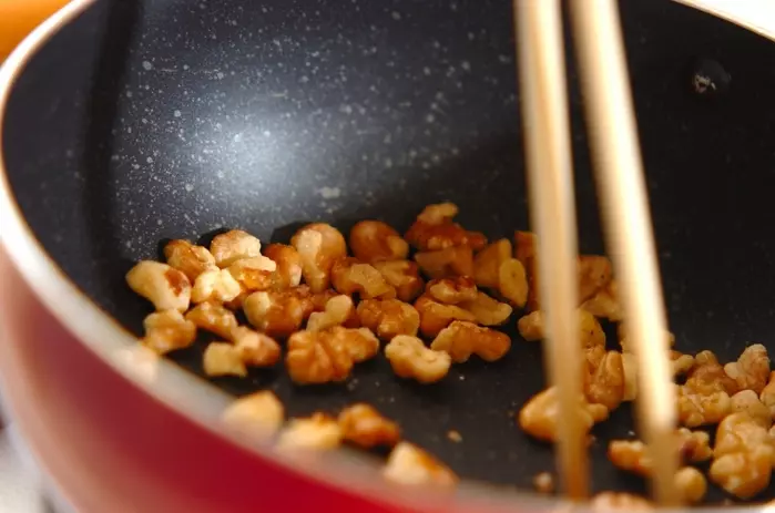 春菊のクルミ和えの下準備1