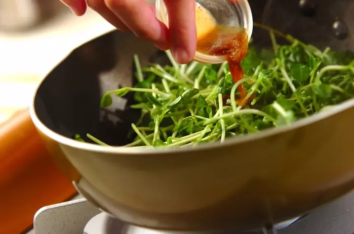 豆苗の炒めものの作り方1