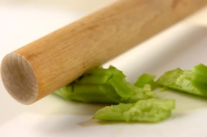 キュウリとトマトの甘酢漬けの下準備1