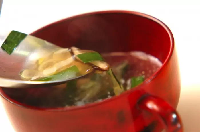 シイタケとニラの中華スープの作り方3
