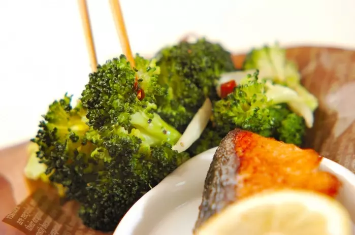 ブロッコリーのペペロンチーノ炒めの作り方2