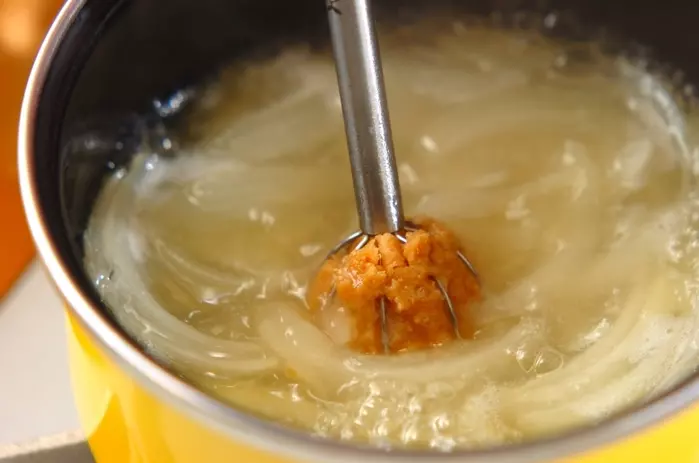 ジャガイモと玉ネギのみそ汁の作り方2