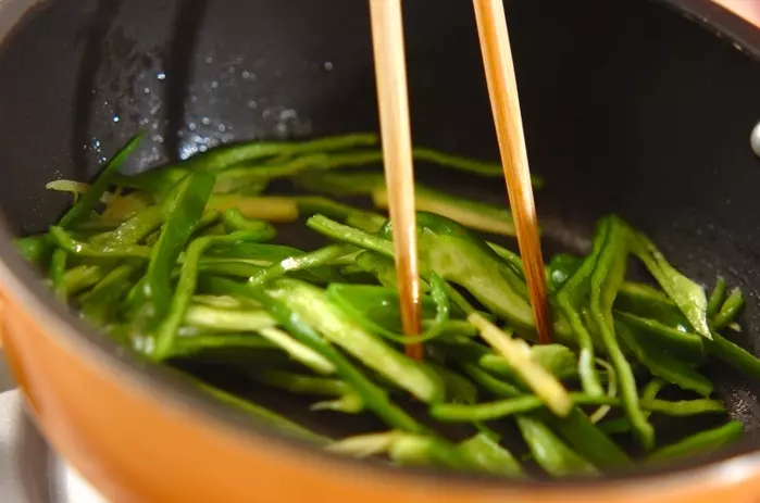 ピーマンのショウガきんぴらの作り方1