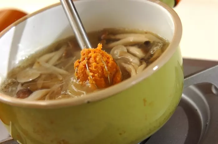 ゴボウとシメジのみそ汁の作り方2