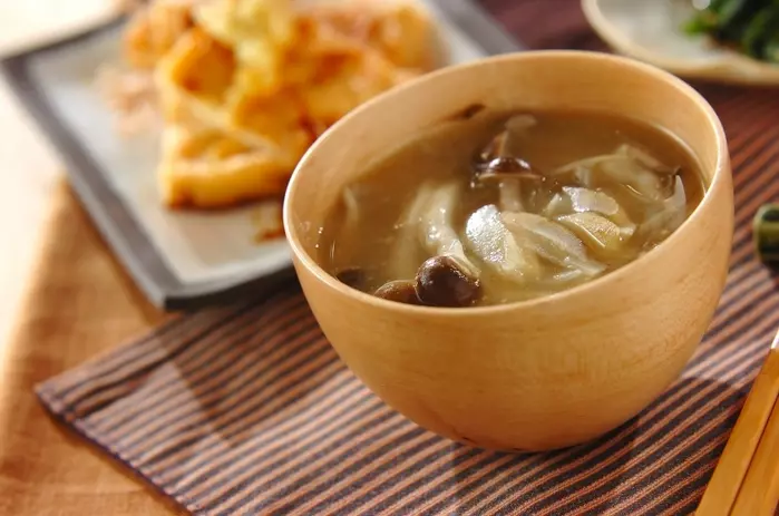 ゴボウとシメジのみそ汁
