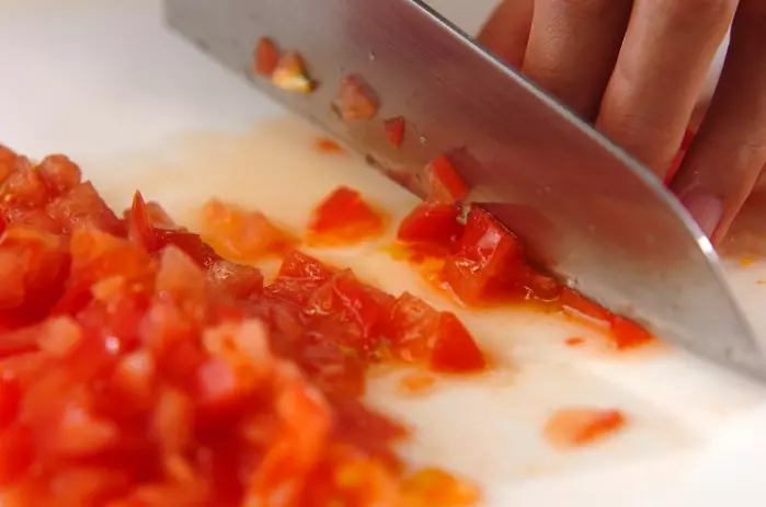 キャベツとトマトのスープの下準備1