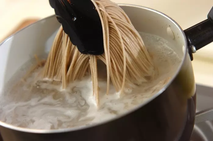 香ばし焼きネギと豚肉のつけそばの作り方1