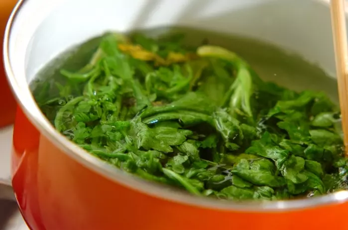 春菊のゴマ和えの作り方1