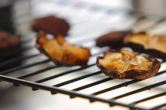 焼きシイタケのバターじょうゆの作り方1