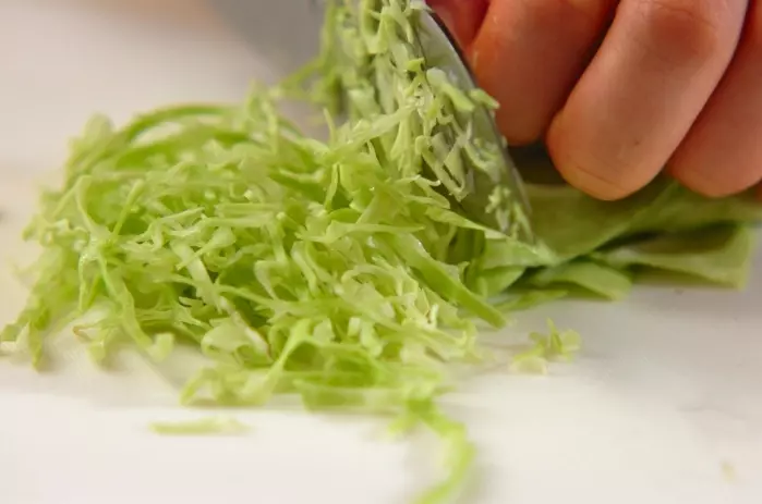 キャベツの卵とじの下準備1